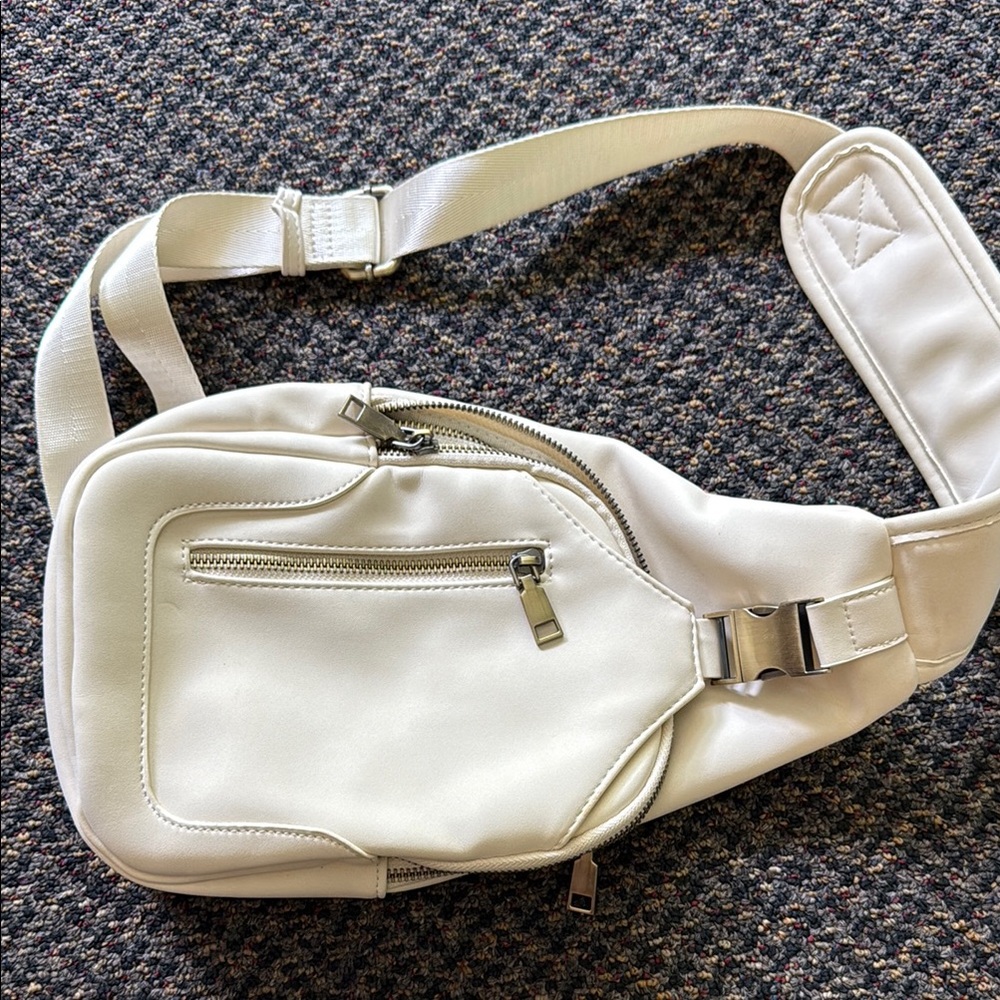 Antik Kraft White Belt Bag Sleek Design